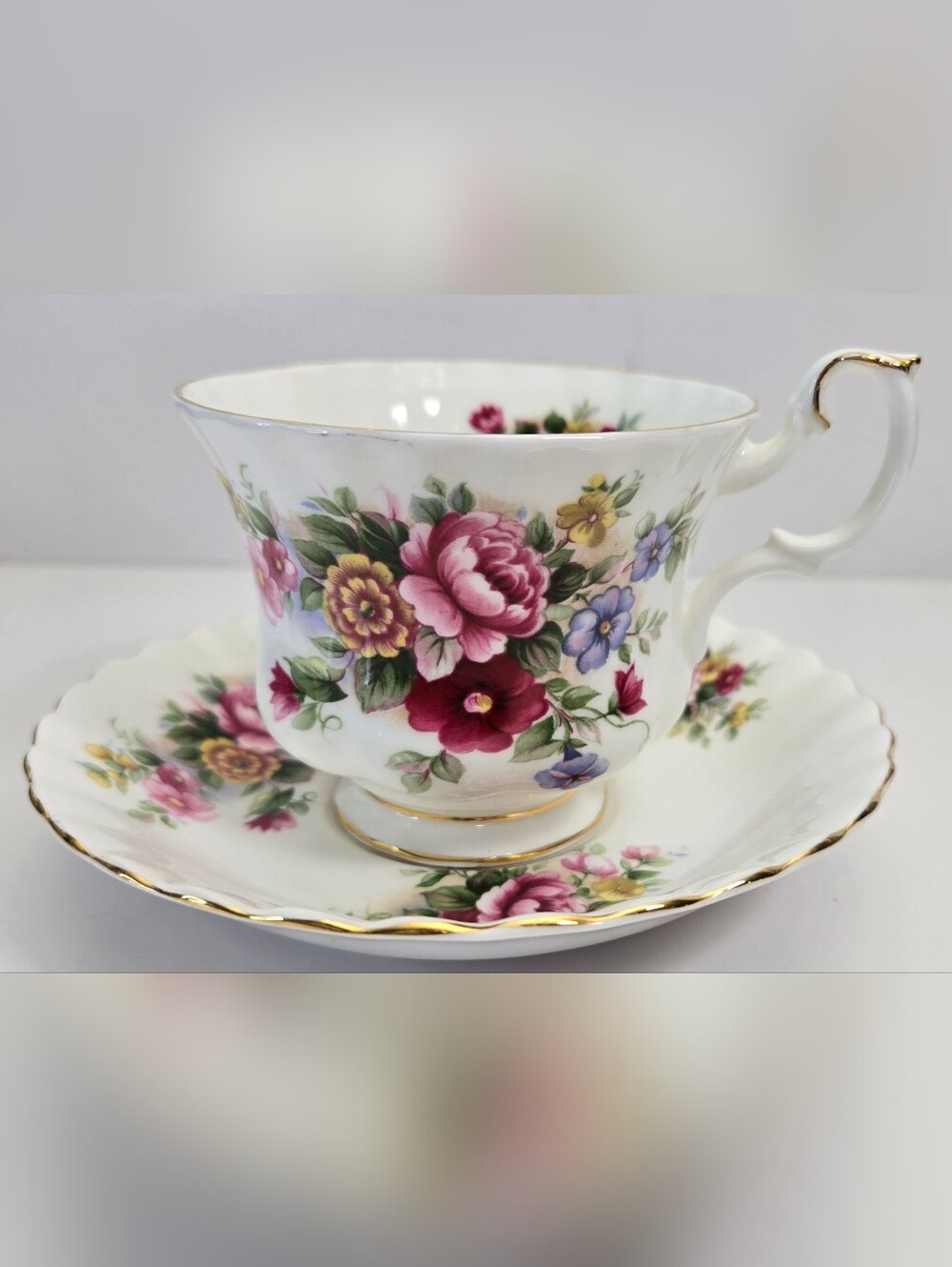 Vintage Royal Albert Bone‎ China England Cup And Saucer Chelsea Garden Gold Trim - Picture 2 of 8